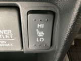 アクセサリーソケットの横には前席の左右別々のシートヒータースイッチが付いています。HiとLoの2段階で温度設定ができます。