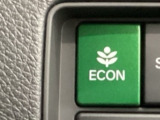 ★ECONスイッチ★ エコドライブを加速しよう!スイッチをONにすると、運転の仕方によるロスを抑え込み燃費をよくするようクルマが頑張ります(*^ー^*)燃費向上にチャレンジ♪