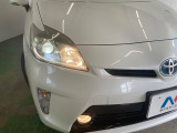 【HIDヘッドライト】非常に明るく前方を照らしてくれるので、悪天候や夜間の走行時も視界良好で安心してお乗りいただけます。