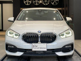 【キドニーグリル】BMWの代名詞。一目見ただけでBMWであると認識できる確固たるアイコンとして存在感を放ちます。キドニーグリルは80年以上続く伝統の形でございます。変わらないこだわりのデザインが、