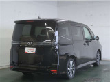 沢山乗れるのがこの車の魅力!2台で移動しないと・・・なんて時もこの車なら1台で!大活躍です♪