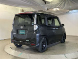 リヤ、後ろから見るとまた車の印象が変わってきますね☆☆