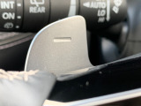 ■パドルシフト■ステアリングから手を離さずに、簡単にシフトチェンジ。マニュアル車感覚のシフトチェンジが愉しめます。自分の手で操縦している感が増して運転を愉しく出来る装備です!