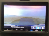 【バックカメラ】運転が苦手な方も車庫入れラクラクです!ギアをリバースに入れれば自動的に切り換わりますので、面倒な操作は不要です♪狭い駐車場もお車を傷つけず安心ですね!