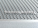 【harman kardon】ハーマンカードンのHi-Fiスペシャリストと共に、モデル別に開発・設計された専用チューニングが臨場感溢れる音響空間を実現しています。