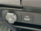 便利な充電用USBジャックと12V電源ソケットを設置しております。周辺機器の充電にご利用頂けます☆