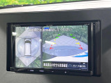 【マルチアラウンドモニター】専用のカメラにより、上から見下ろしたような視点で360度クルマの周囲を確認することができます☆死角部分も確認しやすく、狭い場所での切り返しや駐車もスムーズに行えます。