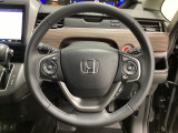 ハンドルにHondaセンシング系のクルーズコントロールやレーンキープアシストなどのスイッチと、オーディオの操作スイッチが装備されています。ハンドルから手を離さず安全に操作できます。
