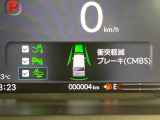 【ホンダセンシング】走行中に前方の車両等を認識し、衝突しそうな時は警報とブレーキで衝突回避と被害軽減をアシスト。より安全にドライブをお楽しみいただけます。