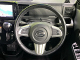 インテリアに合わせたデザインのステアリングは、運転される方のことも考え、運転しやすい形状、大きさです。是非一度、実際に触ってお確かめください。