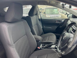 運転席まわりには十分なスペースがあり、大柄な方でもゆったり運転していただける環境です。