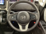 ハンドルにHondaセンシング系のクルーズコントロールやレーンキープアシストなどのスイッチと、オーディオの操作スイッチが装備されています。ハンドルから手を離さず安全に操作できます。