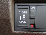 運転席からもスライドドアをボタン操作でスピーディーに開閉できます!またスマートキーでも操作できるので便利です。