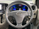 インテリアに合わせたデザインのステアリングは、運転される方のことも考え、運転しやすい形状、大きさです。是非一度、実際に触ってお確かめください。
