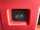 【パワーバックドア】スマートキーや運転席のボタンを押すだけでリアゲートが自動で開閉します!荷物を持っている時や、高い位置にあるバックドアを閉める際に便利な機能です♪