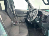 ゆったりとした運転席で、快適なドライブをサポートします。