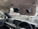 運転席側は、バニティミラー付のサンバイザーです。