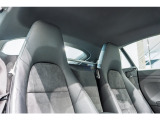シートヒーター搭載で、寒い時期でも素早く快適に、運転をお楽しみいただけます。