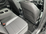 長時間運転でも疲れにくい設計の高品質シートを採用。姿勢が自然に決まり、街乗りから高速道路まで快適なドライブをサポートします。