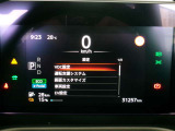 デジタルスピードメーターが見やすく映っています中央ディスプレイには運転支援システム等を表示