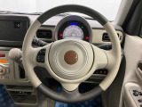 【ハンドル回り】インテリアに合わせたデザインのステアリングは、運転される方のことも考え、運転しやすい形状、大きさです。ぜひ一度、実際に触ってお確かめください。