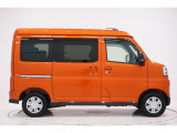 県内13店舗にて常時500台以上ダイハツ車を展示中です。見て、触って、納得のいく一台をぜひ見つけてください。