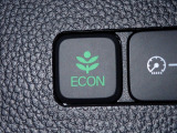 ★ECONスイッチ★ エコドライブを加速しよう!スイッチをONにすると、運転の仕方によるロスを抑え込み燃費をよくするようクルマが頑張ります(*^ー^*)燃費向上にチャレンジ♪