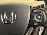 ハンドルにHondaセンシング系のクルーズコントロールやレーンキープアシストなどのスイッチが装備されています。ハンドルから手を離さず安全に操作できます。