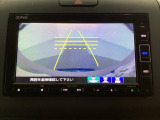 バックでの車庫入れも安心です! リアカメラが付いているバックモニター付のナビを装備しております。操作線もついており距離感も画面から確認できます。