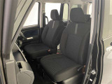 厚みがあって、座り心地のいいシート。運転席も助手席もリラックスしてゆったりと座れます♪