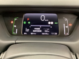 デジタル表示のスピードメーターとタコメーター、燃費やオドメーターなどの表示の他に、ホンダセンシング機能などの表示もできる多機能なマルチインフォメーション・ディスプレイです。