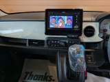 使いやすいレイアウトのダッシュボード周辺です。オートエアコンや小物入れなど嬉しい装備が満載です。