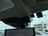 日産純正ドライブレコーダーです。前方向けとルームミラーから車室内後方を撮影します。ナビ画面で確認できます。