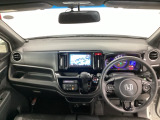 【前方視界】開放的な前方視界!運転がしやすく疲れにくいです♪窓が大きく、見通しがとっても良いおクルマですよ♪