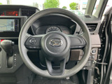 握りやすいステアリングは、運転操作をスムーズに。快適なドライビングポジションを実現します。