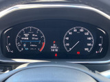 視認性の高いメーターが、運転をサポート。各情報を確認しやすく、安全なドライブをサポートします。走行距離や燃料残量など、必要な情報が一目で分かります。