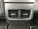 後部座席にもエアコン吹き出し口がしっかり装備されています。