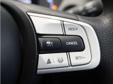 ◆アダプティブクルーズコントロール◆予め設定した車速内でクルマが自動的に加減速。前走車との適切な車間距離を維持しながら追従走行します。【LKAS】車線維持支援システムでステアリング操作を支援。