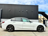 ご納車後も全国約200拠店のBMW正規ディーラーサービス工場にて保証対応いたします。お近くのBMW正規ディーラーをご案内の上、アフターメンテナンスをお受け頂けますので、安心してお乗りいただけます!!
