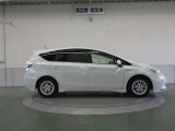 高い静粛性もハイブリッド車の魅力。高剛性ボディで振動対策、遮音材でノイズ対策、さらに高遮音性ガラスまで採用しています。
