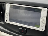 見やすい大型ディスプレイが搭載されています。ラジオやCD、Bluetooth接続で、お好みの音楽を快適にお楽しみいただけます。普段使いに重宝する機能が満載です。