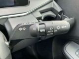 ハイビームアシストは周囲の明るさから対向車や先行車、街灯の有無などをフロントカメラが検知して、自動でハイビーム(上向き)とロービーム(下向き)を切り替える機能です。