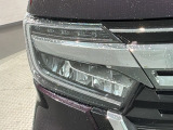 LEDヘッドライトは、点灯の瞬間から最大光量を発揮し、突然暗くなるトンネルなどでの安定感を高めます。