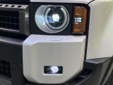 【LEDヘッドライト】悪天候や夜間走行時も良好な視界を確保し安心して運転できる高輝度LEDヘッドライトを装備!点灯速度が早く、消費電力も抑えられています。