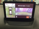 狭い場所での駐車やすれ違いなどでより的確な運転操作に役立つ360&deg;ビューモニターが装備されています。