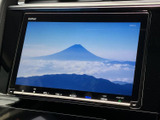 停車中には、地上デジタルテレビをお楽しみいただけます。長距離移動や待ち時間も、エンターテインメントで快適に過ごせます。車内でのリラックスタイムに。