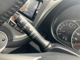 雨天時でもクリアな視界を確保。ワイパーの操作も直感的で簡単です。安全運転をサポートします。