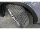 タイヤサイズは225/55R18です。