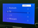 Bluetooth接続やUSB入力など、多彩なメディアに対応。お好みの音楽やラジオを快適に楽しめます。操作も直感的に行える設計です。