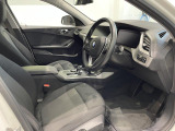 人間工学に基づき形成した形状が長時間のドライブ疲労も軽減します。すべての走りを特別な出来事に変える様に設計されています。